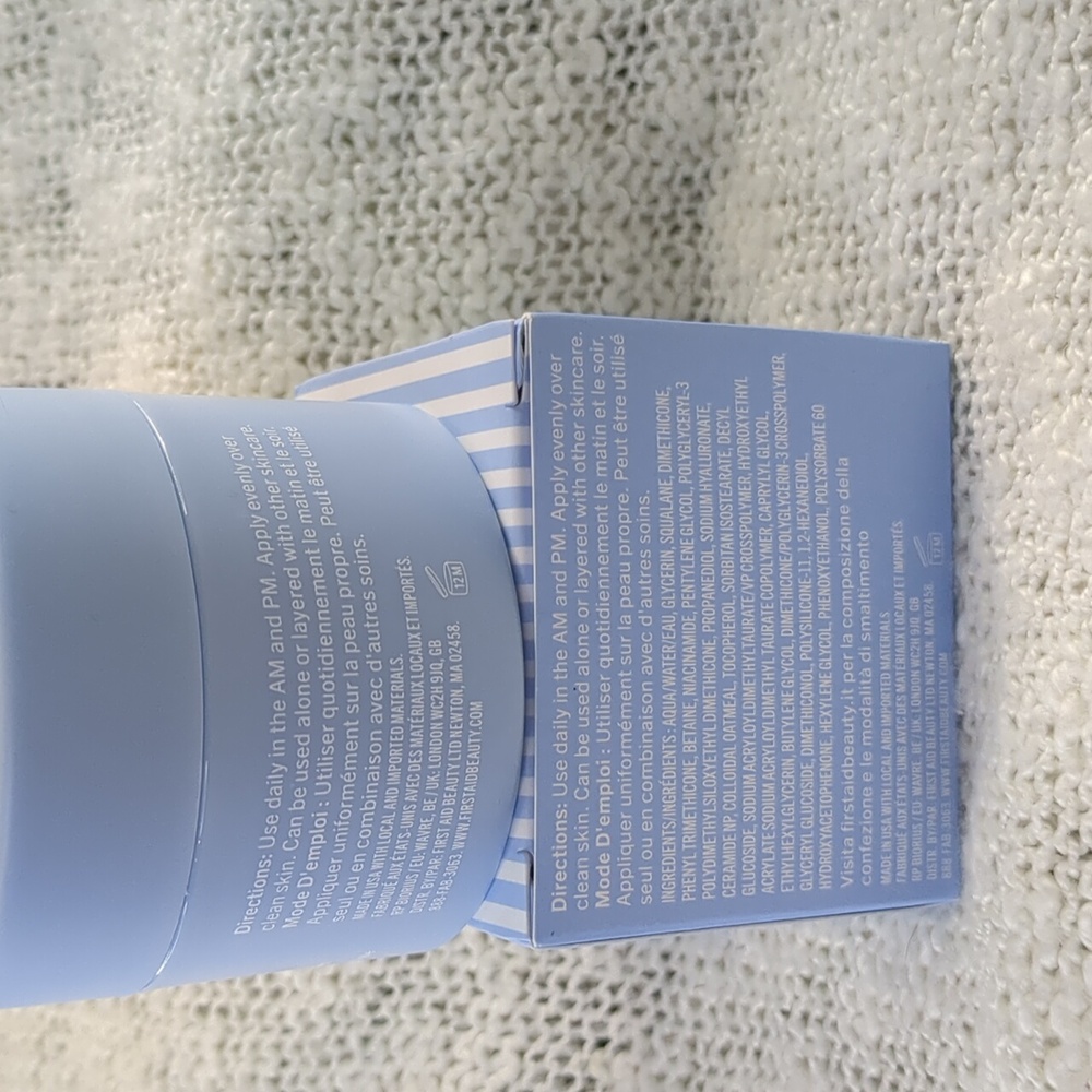 First Aid Beauty Dewy Gel Cream  with Hyaluronic Acid+Ceramides, 52ml/1.9fl oz - Picture 3 of 14